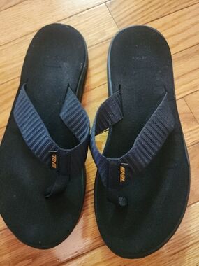 Teva Voya Women's Black Flipflop Thong sandals